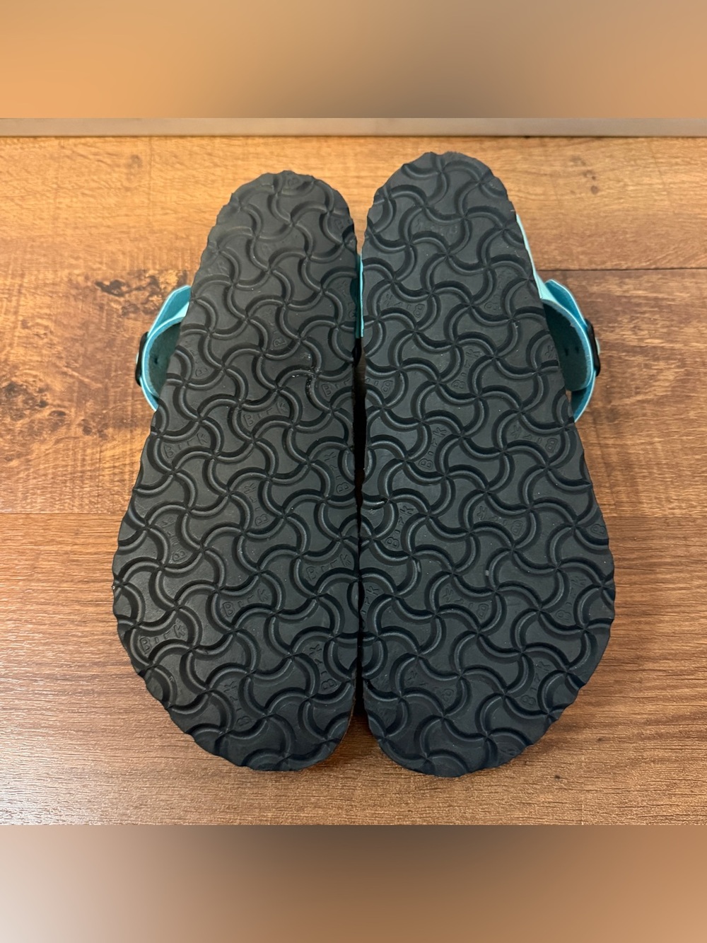 Birkenstock Gizeh Birko-Flor Patent Aqua Blue T-Strap Sandals Women’s EU 39 US 8 - Picture 10 of 10